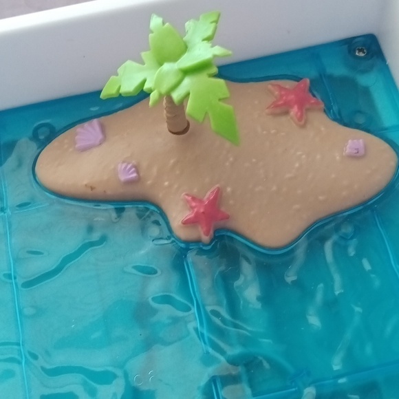 Disney Parks Ariel storybook playset in a book comes with Sebastian - Picture 13 of 16